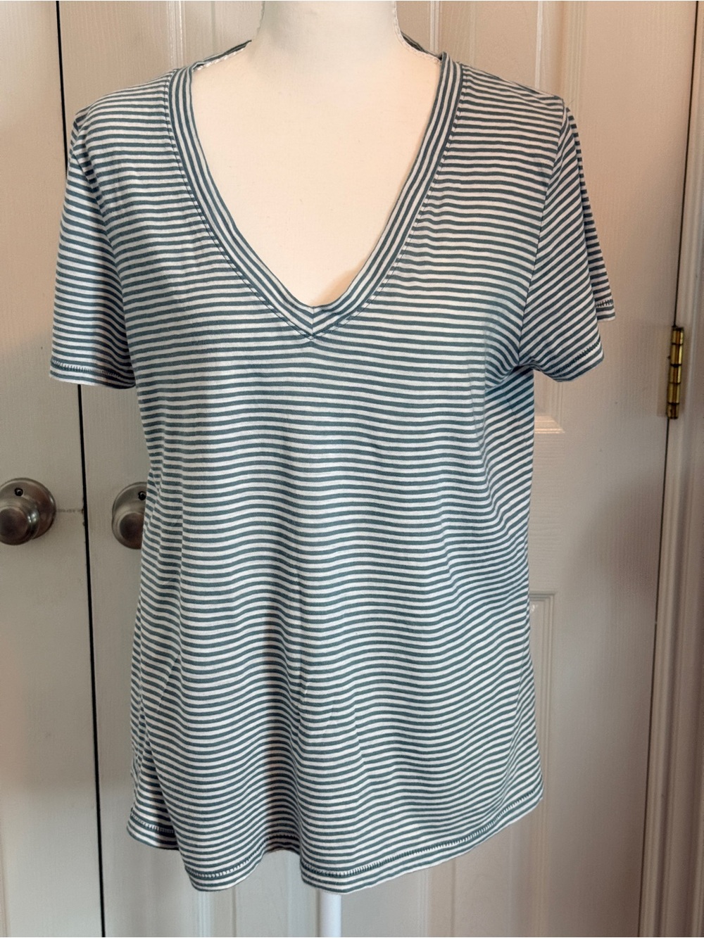 Madewell Green (Faded Shale) & White Striped V-Neck Short Sleeve Tee Size Medium